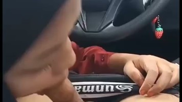 Bokep Premium Sex Cewek Hijab Malay Sepong Kontol di Mobil