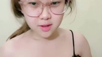 Zoe Host Imut Manis Pendatang Belahan Dada No Bra Dream
