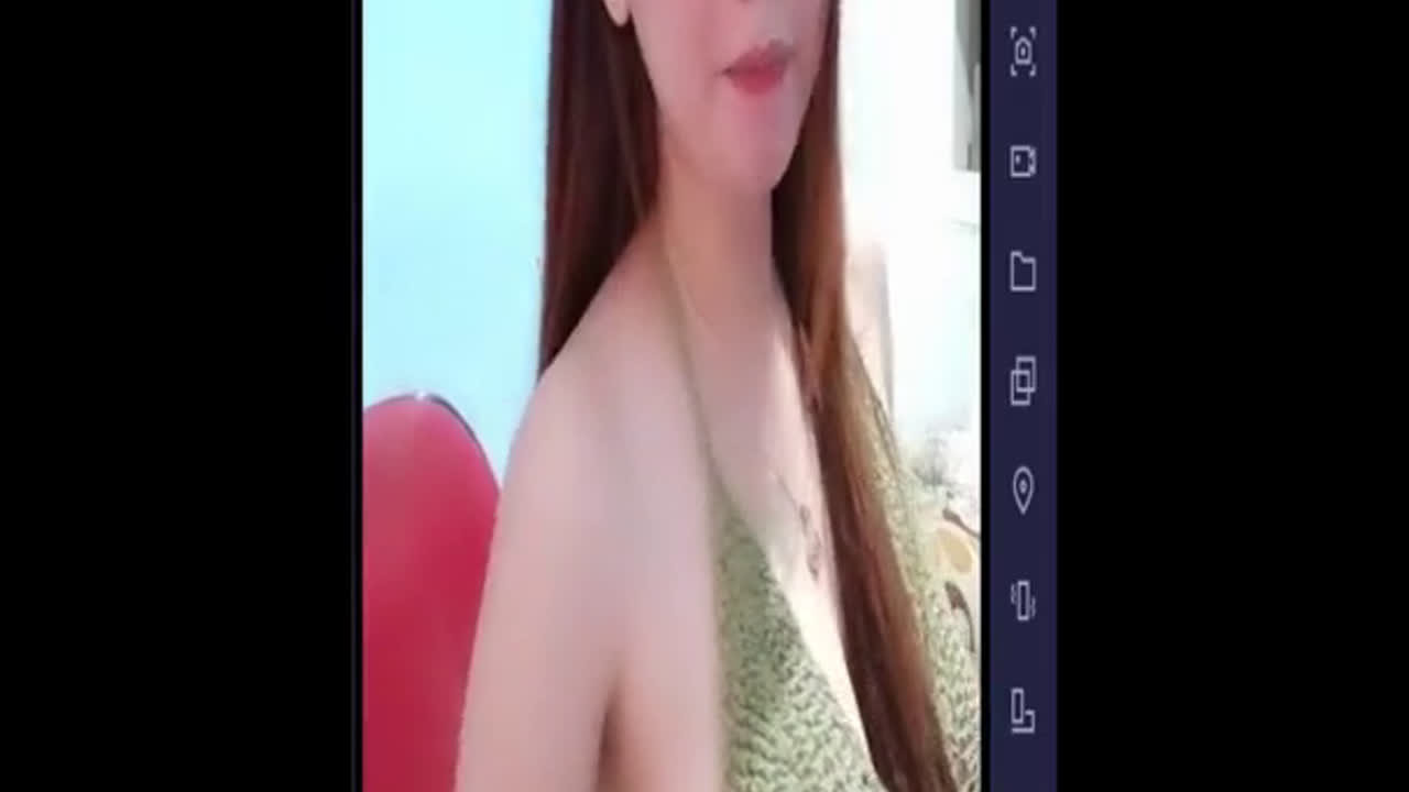 ml sideboob