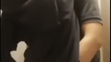 Cewek Jilbab Gak Tahan Akhirnya Ngewe Di Wc Umum