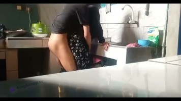 Bokep Premium CCTV Tersembunyi Pak Suami Ngewe Pembantu Jilbab Di Dapur