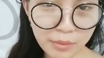 Live Host Melly Kacamata Tocil Cute Gemesin
