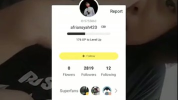 Live Host Alyaa Sambil Remas Nenen Tobrut